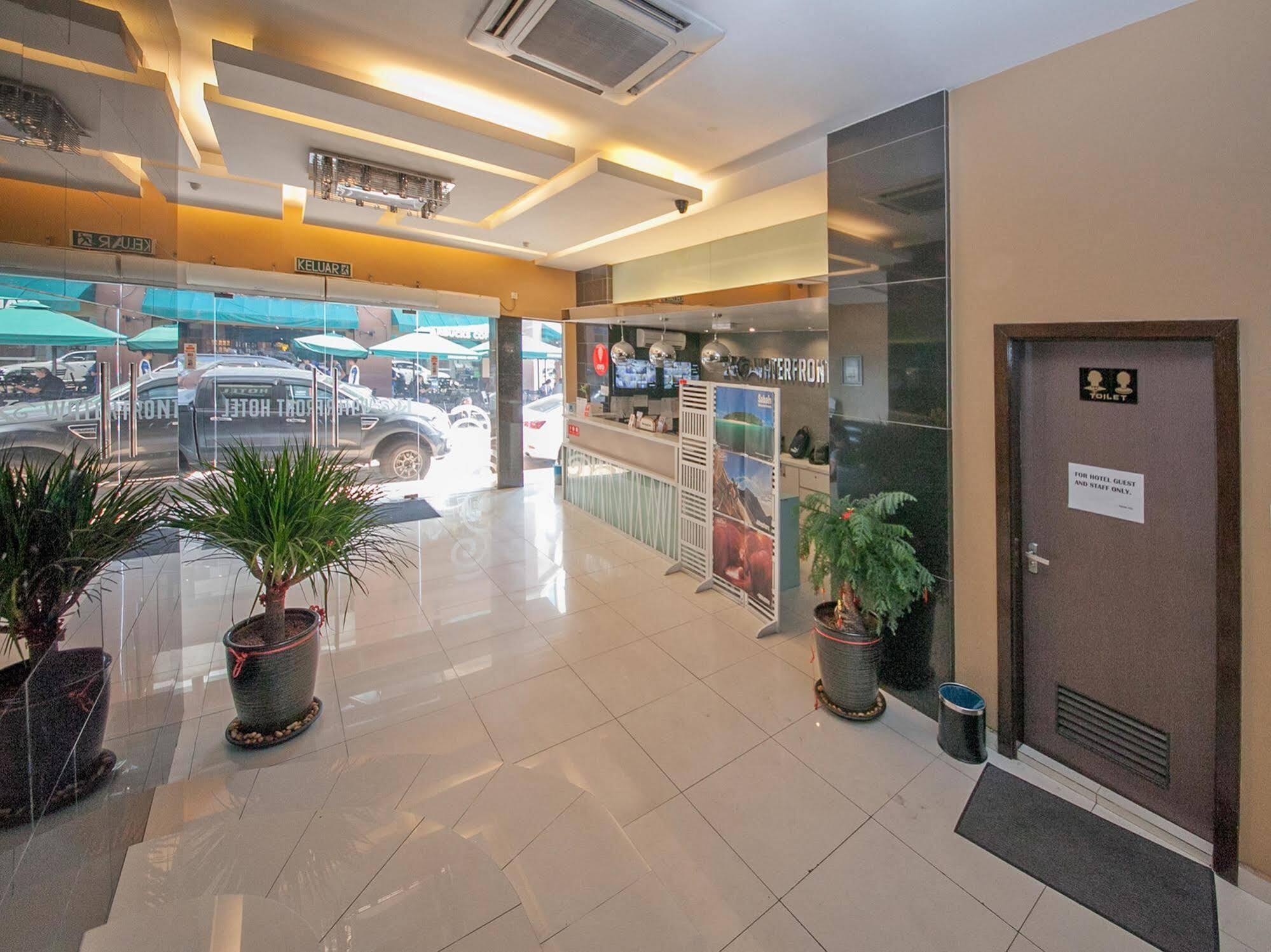 Oyo Rooms Warisan Square Кота-Кинабалу Экстерьер фото