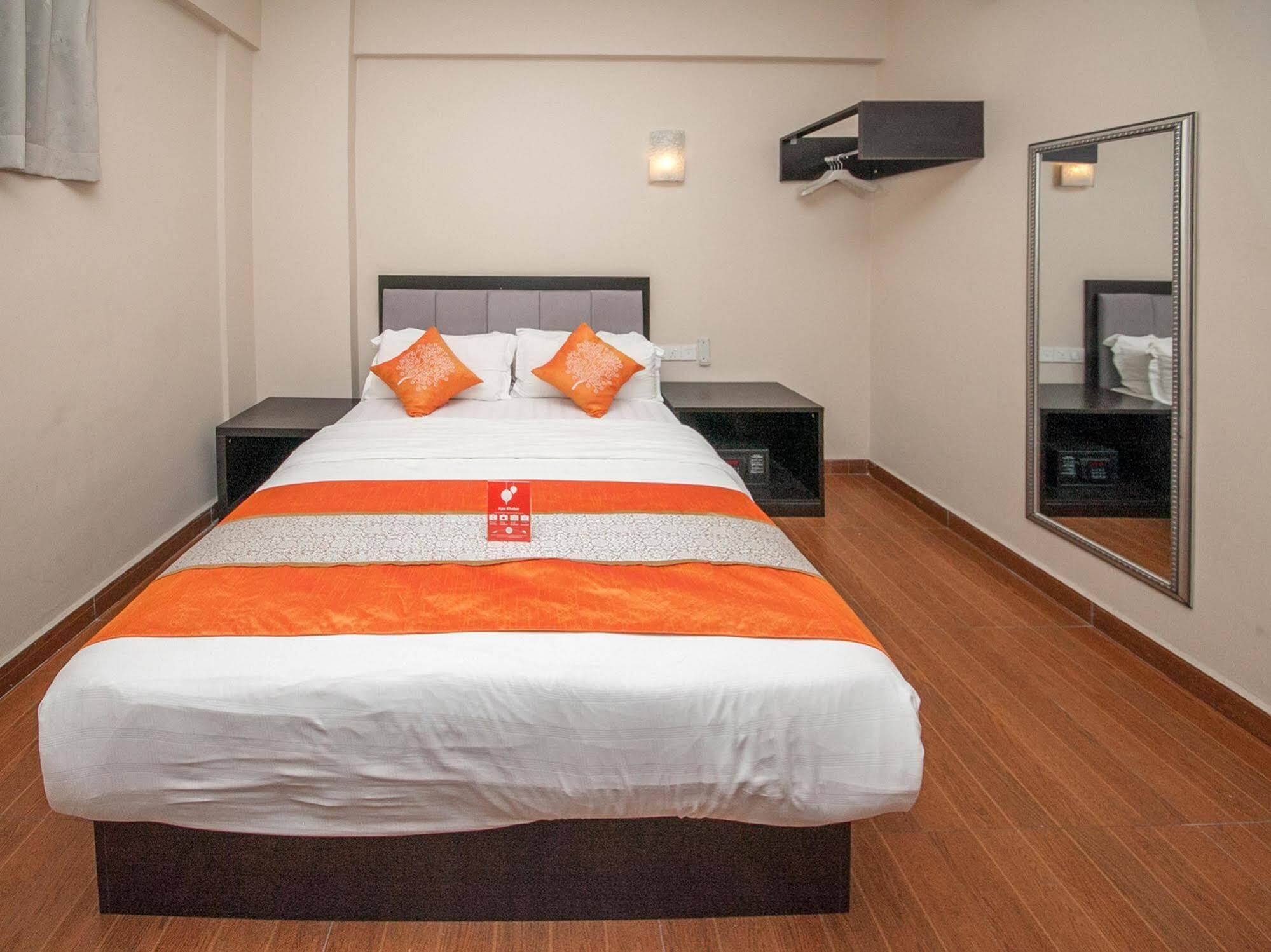 Oyo Rooms Warisan Square Кота-Кинабалу Экстерьер фото