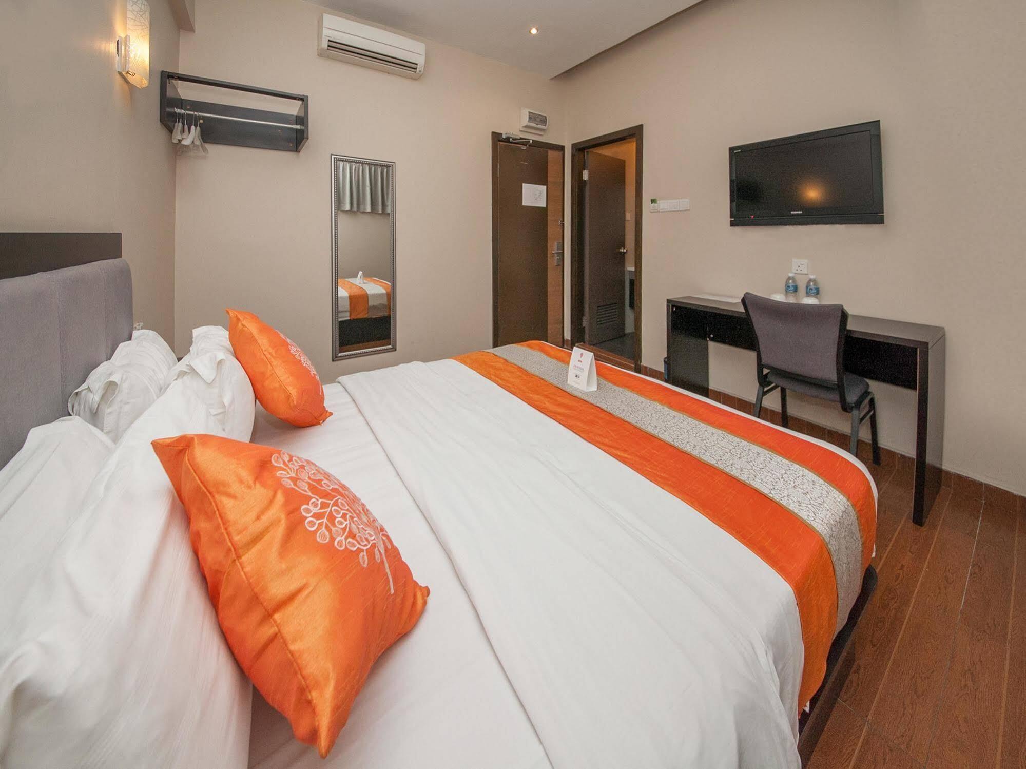 Oyo Rooms Warisan Square Кота-Кинабалу Экстерьер фото
