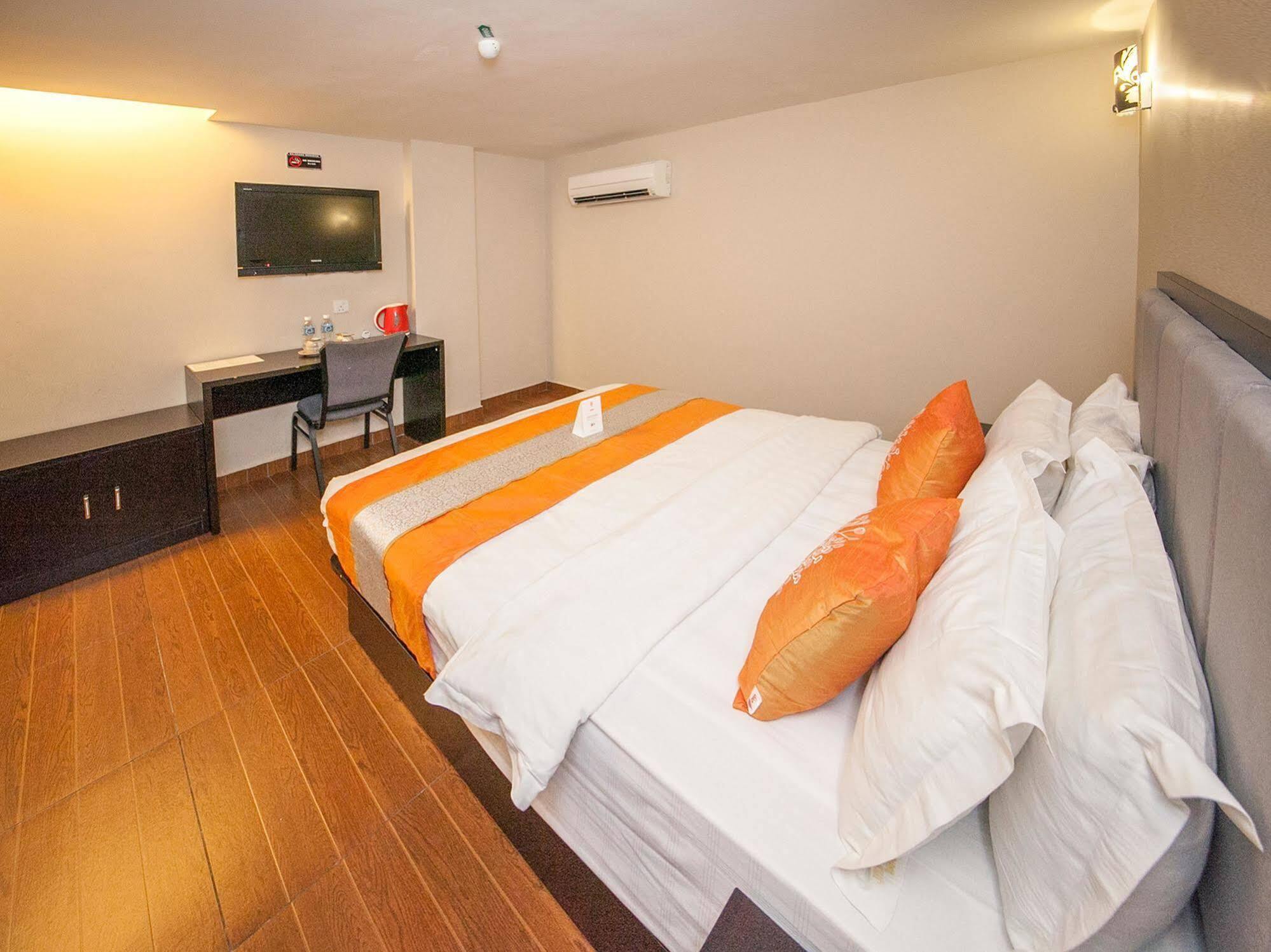 Oyo Rooms Warisan Square Кота-Кинабалу Экстерьер фото