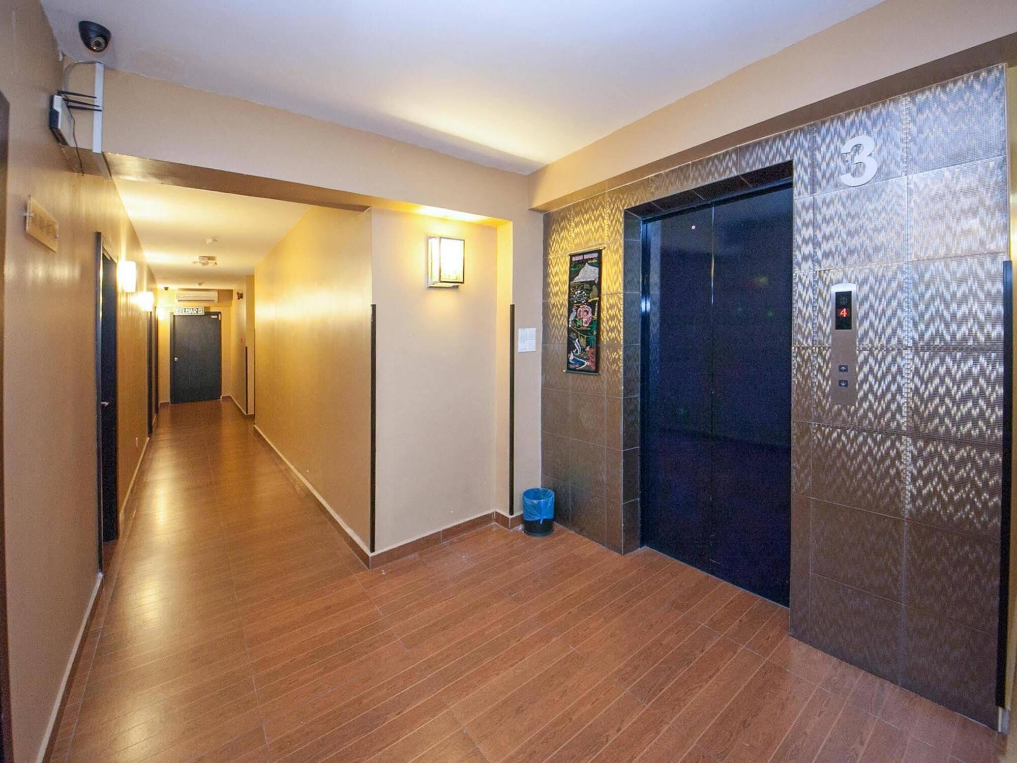 Oyo Rooms Warisan Square Кота-Кинабалу Экстерьер фото